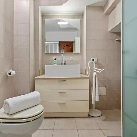 Ampia Casa Su Due Piani, A Pochi Minuti Dai Navigli E Metro *