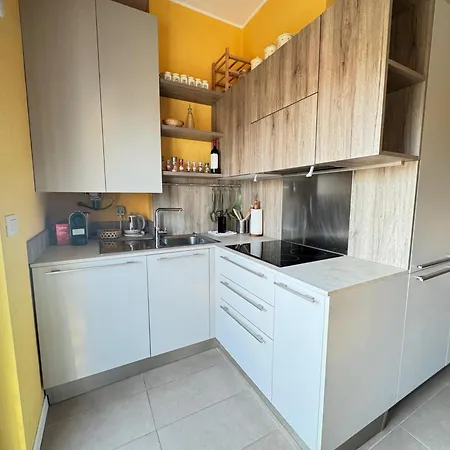 Regina Giovanna - Porta Venezia, Milano