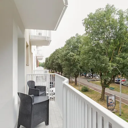 Guesthost - Bright & Comfy In Corvetto Apartmán