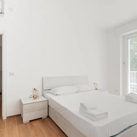 Guesthost - Bright & Comfy In Corvetto Apartmán *