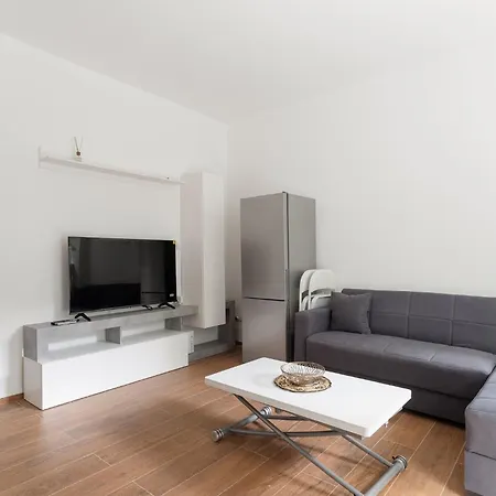 Apartmán Guesthost - Bright & Comfy In Corvetto *