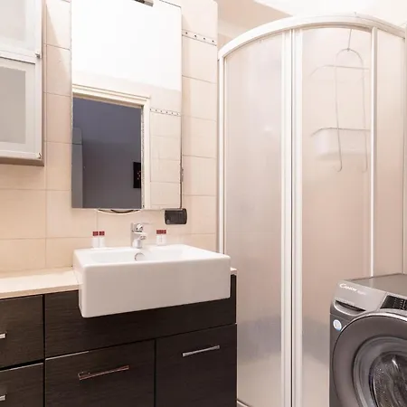 Guesthost - Comfy 500 Mt From Mm Loreto Apartamento *