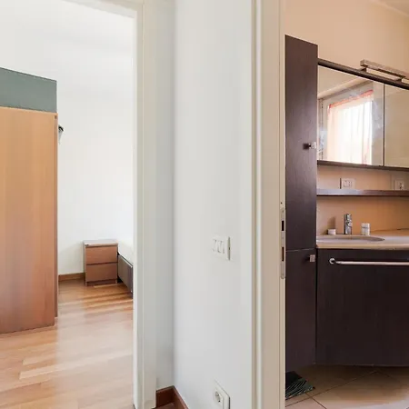 Guesthost - Stylish Viale Toscana * Μιλάνο