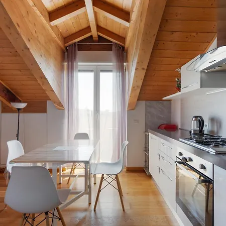 Guesthost- Lambrate Cosy Balcony