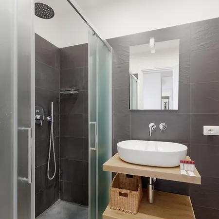 Guesthost - Industrial-style In Chinatown! Apartment