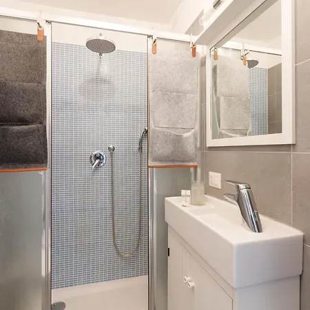 Guesthost - Mm Tolstoj - Apartamento Milão