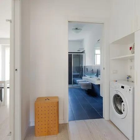 Guesthost - Navigli Modern With Balcony