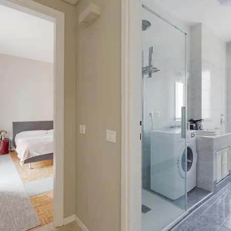 Guesthost - Naba Elegant & Spacious With 3 Balconies *