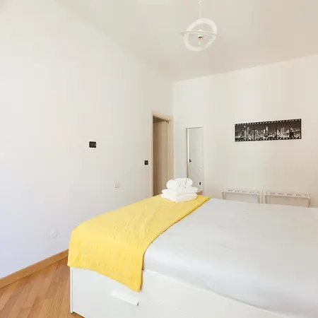 Apartment Guesthost - Sweety Navigli - *