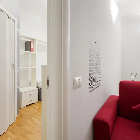 Guesthost - M3 Lodi Trendy Red Milano