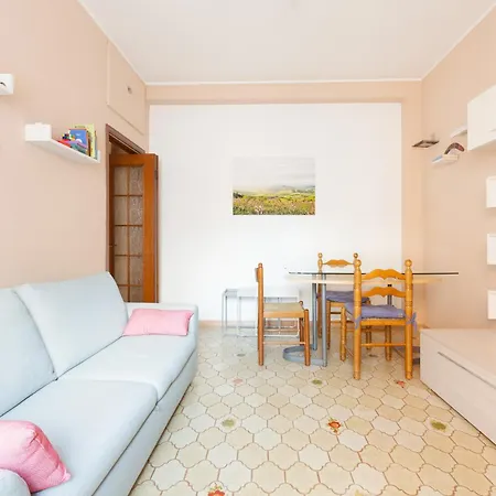 Guesthost - With Balcony- M3 Maciachini *