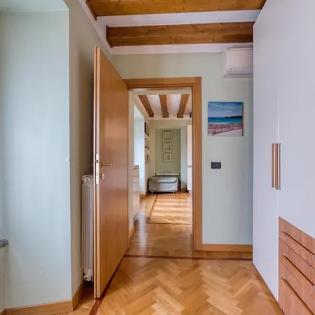 Apartment I-host - Trilocale Navigli Con Vista Darsena