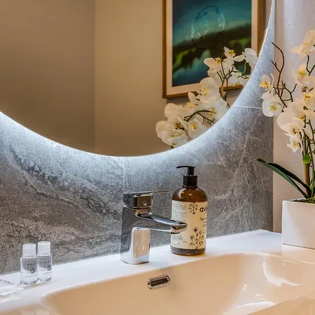 Intrho Isola Luxury , Modern & Cozy *