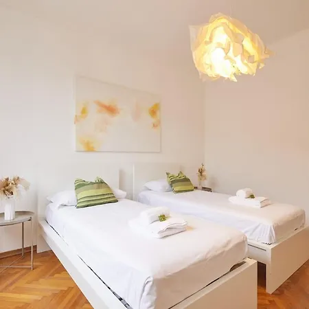 Centro - Elegante Con 3 Apartamento *