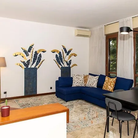 Spacious Near Bocconi Apartment *