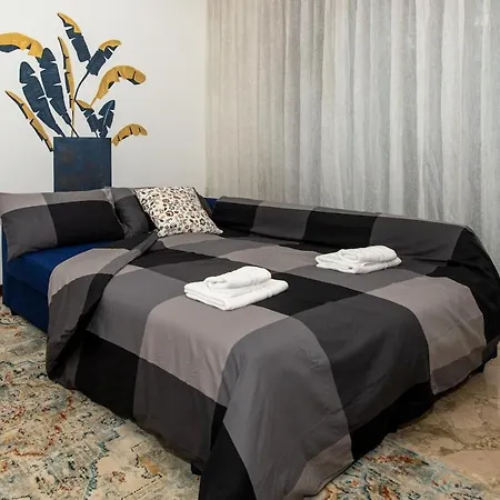 Spacious Near Bocconi Apartment *