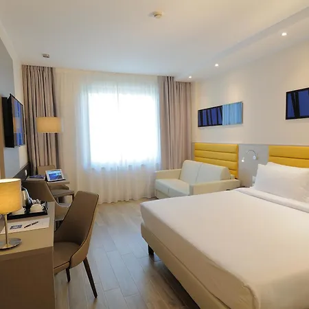 Hotel Ih Lorenteggio Milão