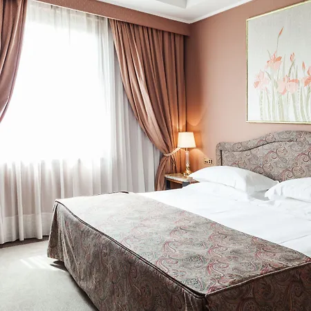 Hotel Doria Grand Milan