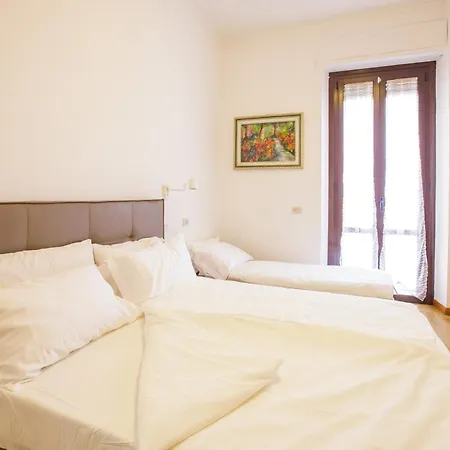 Minimal Near Bocconi ميلان