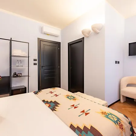 Πανσιόν V-collection Solferino 3*