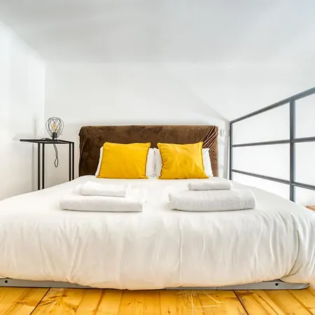דירה Loft Maderno - Elegant Space 20 Mins From Duomo With One Bedroom For 4 People מילאנו