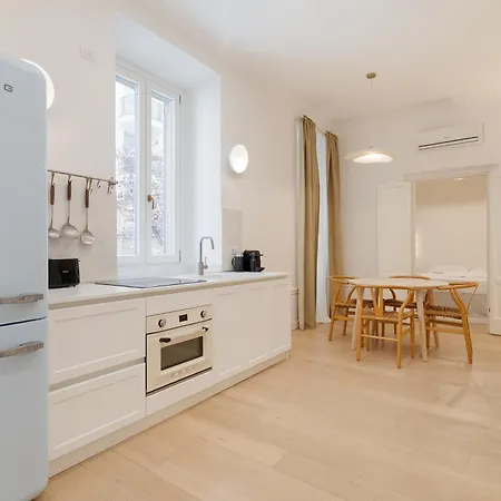 Porta Romana - Lusso E Calore In Un Bilocale Di Design شقة *