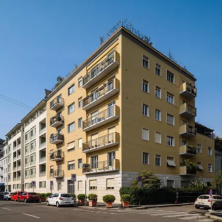 Stylish Two-bedroom Near Fiera Exhibition Area Just Minutes From Wagner Metro Station Red Line M1 Mediolan