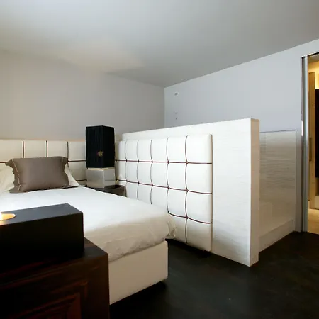 辛那浪灰色酒店 5*