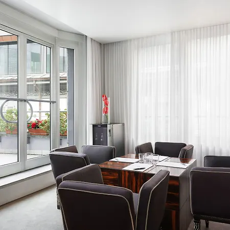 辛那浪灰色酒店