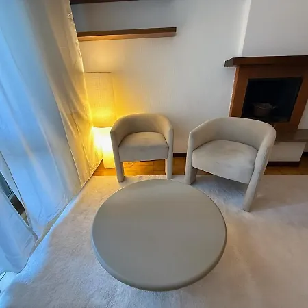 70s Vibes A Stone's Throw From Bocconi Vakantiehuis Milaan