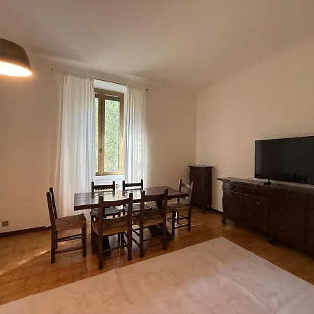 70s Vibes A Stone's Throw From Bocconi Vakantiehuis Milaan