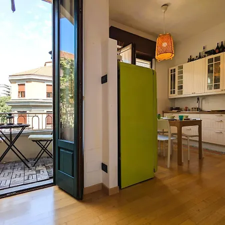 Charming With Balcony - Porta Romana Милан
