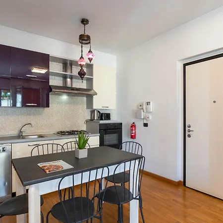 Private Terrace & 2 Bedrooms Near Bosco Verticale ミラノ