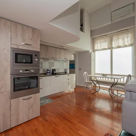 I-host - Nino Bixio 29 *