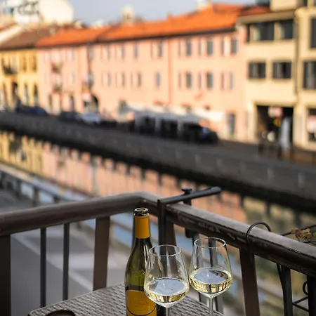 Spacious Design Flat At Navigli At 15 Min From Duomo