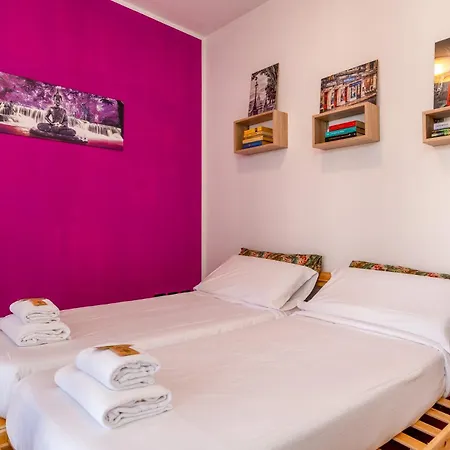 アパート Private Terrace & 2 Bedrooms Near Bosco Verticale ミラノ