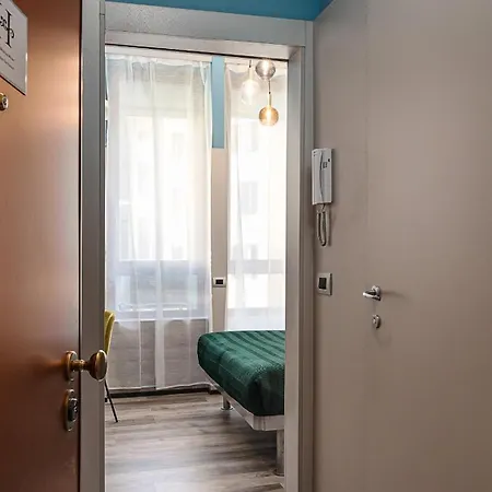 Strategic -fully Equipped, 5 Minutes From Station, M2, M3, Airport Shuttle *