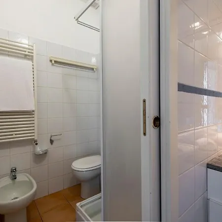 Quiet In The Heart Of The Navigli - B *