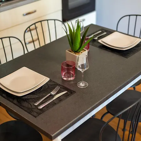 アパート Private Terrace & 2 Bedrooms Near Bosco Verticale ミラノ