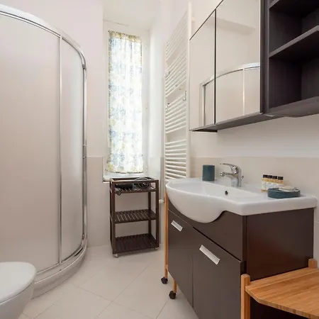 Xenia - 3 In Via Ugo Bassi 23 Milán