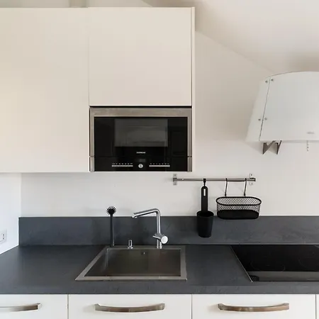 Guesthost - Darsena Bright Appartamento Milano