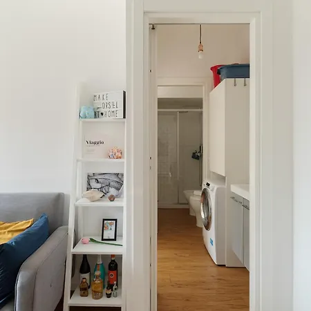 Guesthost - M2 Sant'agostino Bright Milaan