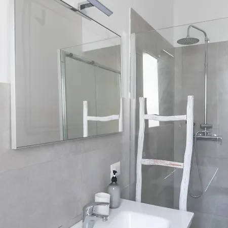 Spazioso Monolocale In Zona Residenziale - Mirablepm * Milan