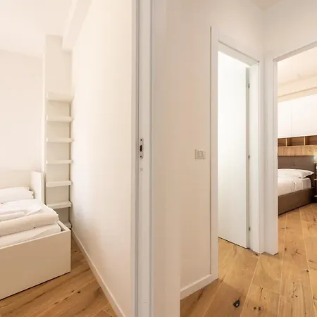 Navigli 2-bedroom And Sofa Bed 아파트 *