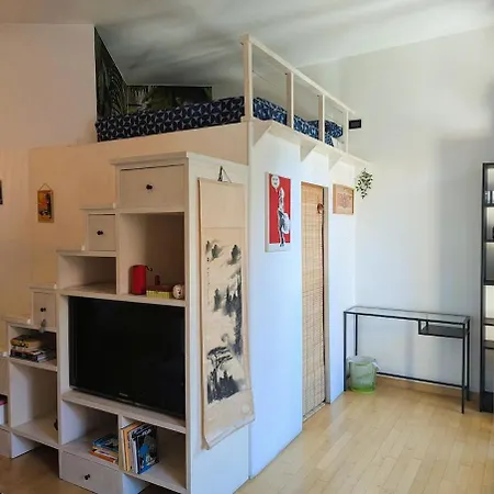 Charming With Balcony - Porta Romana Милан