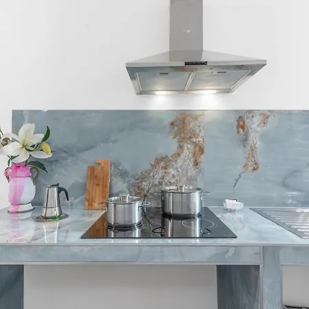 Mirari With Parking, Near The Metro Apartment *