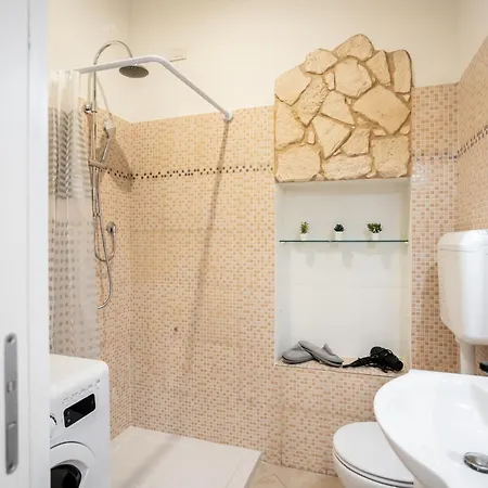 Fondazione Prada - - 350m From The Metro Wi-fi