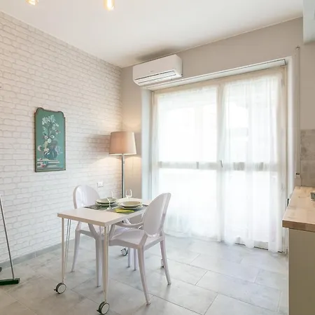 Joivy Cosy Studios, Easy Access To The Centre Of