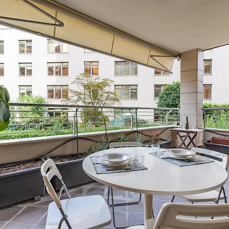 Elegant With Terrace In Life דירה