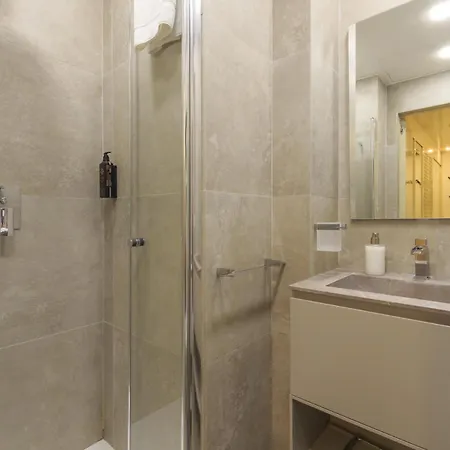 Cerva - Cozy 1 Bedroom With Balcony In San Babila By Rentopolis * Milão